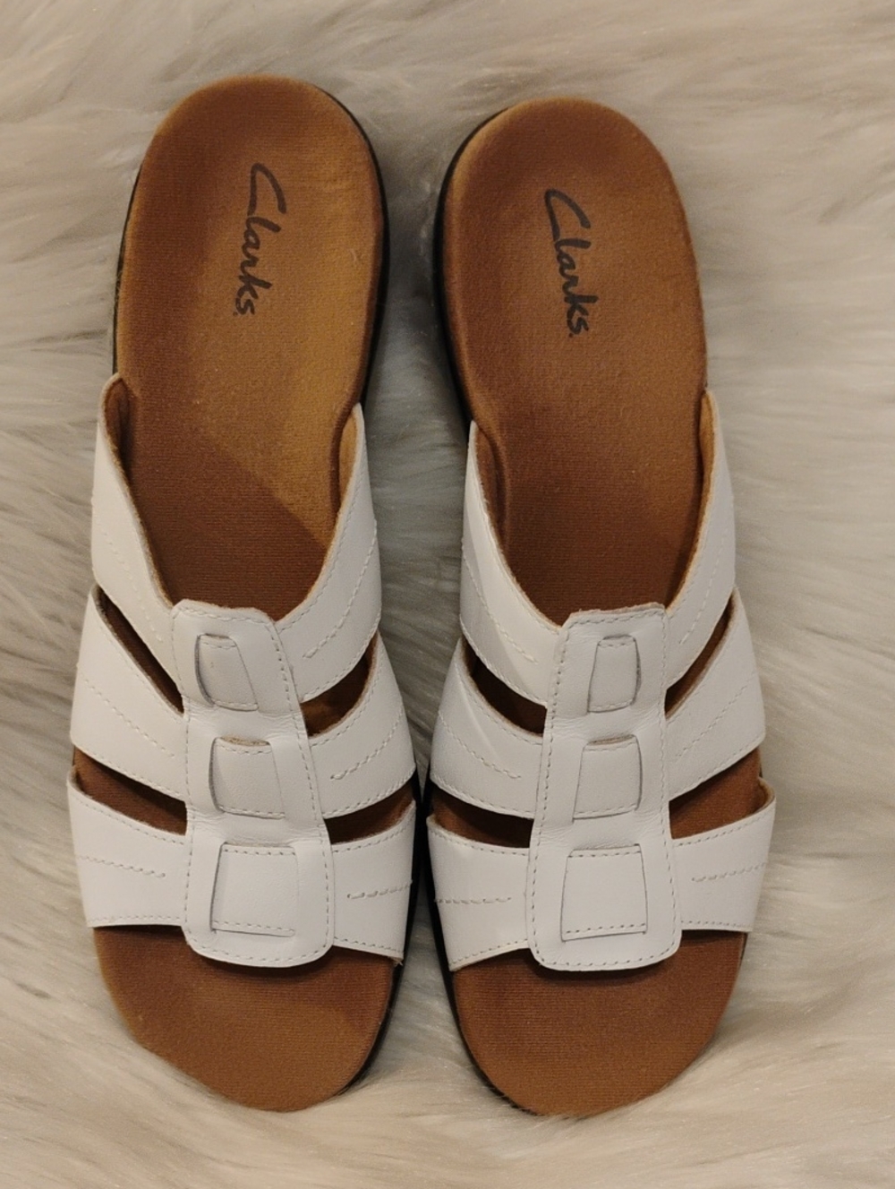 (D-4) NWOT Clarks Women's White Multi-Strap Slide Sandals Sz.8